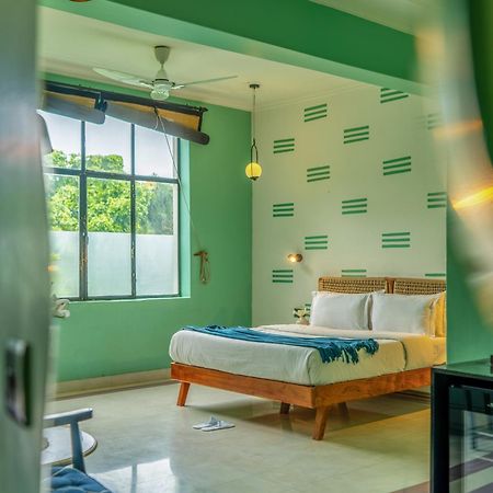 Minimalist One Hauz Khas Village New Delhi Exterior photo