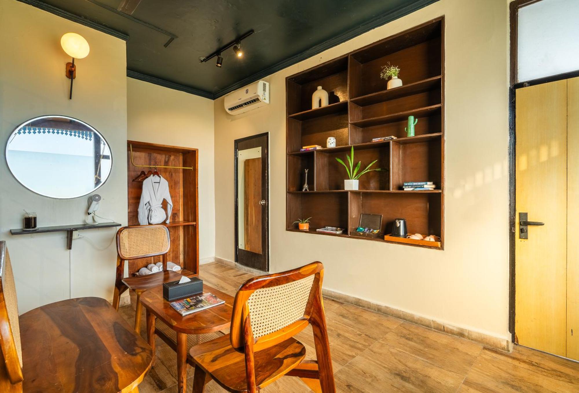 Minimalist One Hauz Khas Village New Delhi Exterior photo