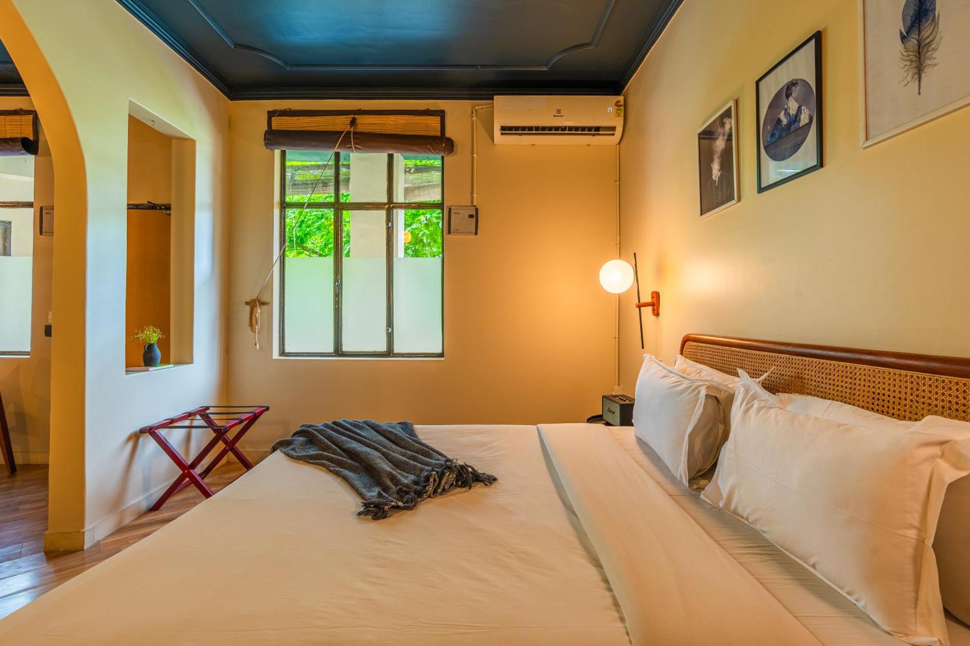 Minimalist One Hauz Khas Village New Delhi Exterior photo